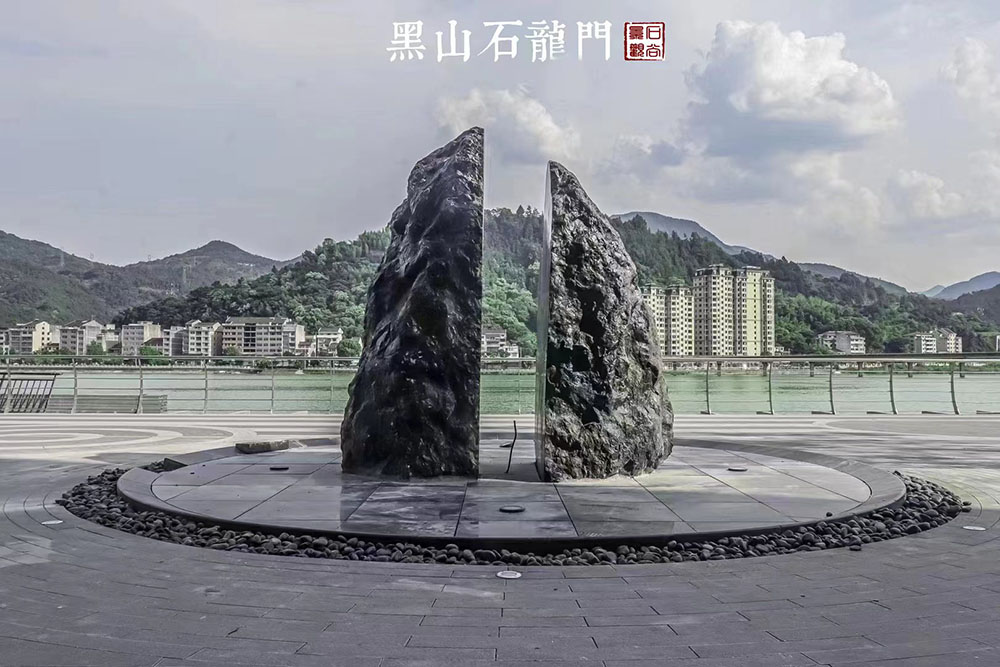 黑山石龍門(mén)
